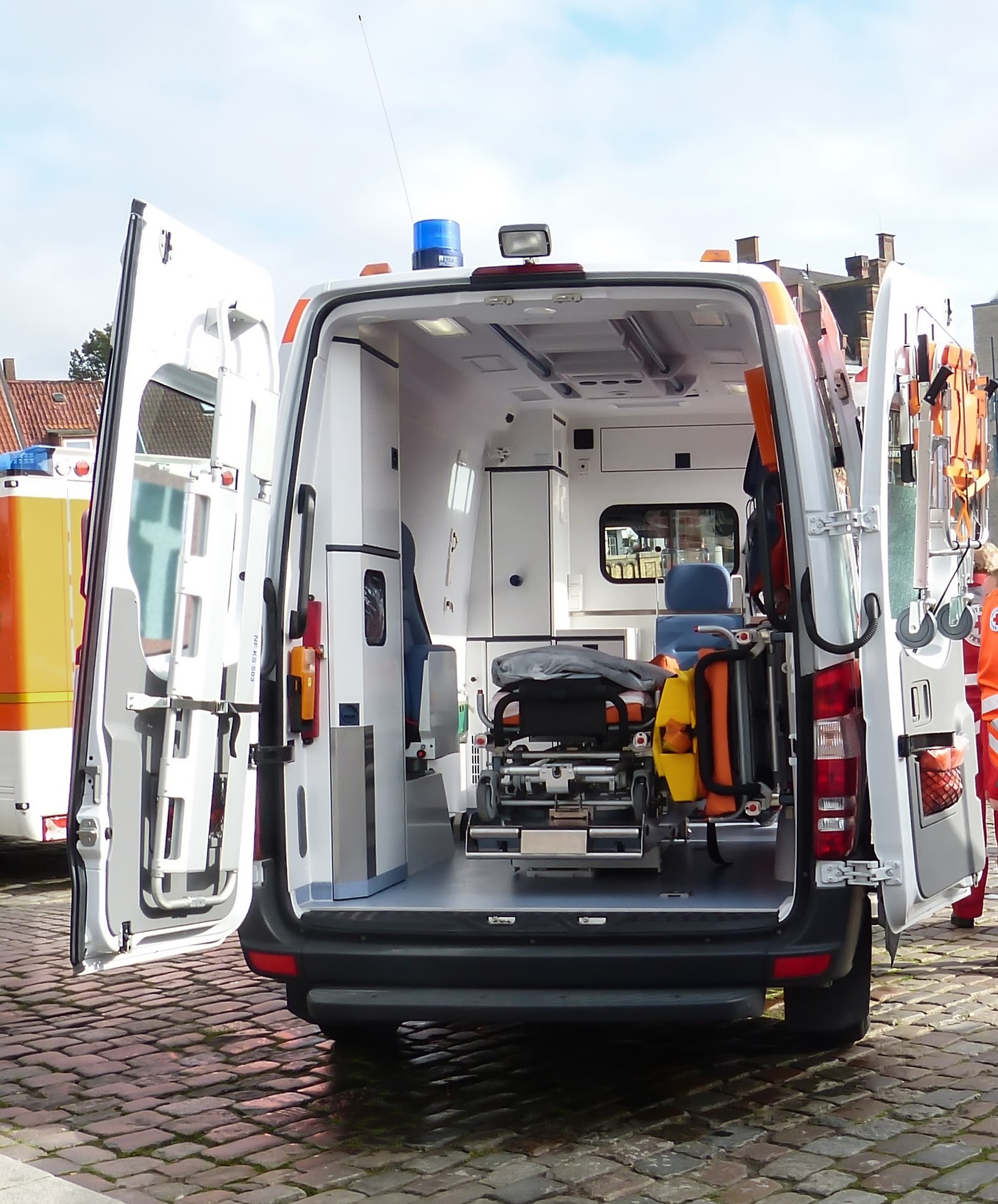Smart bench for ambulances and air-ambulances